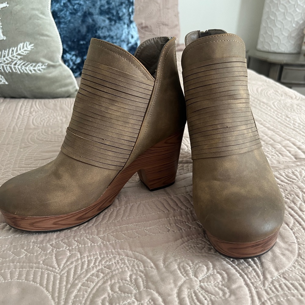 Pierre Dumas wedge heel